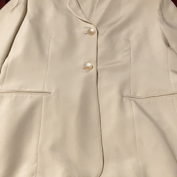JONES NEW YORK 2-PIECE PANTS SUIT - Picture 2 of 5